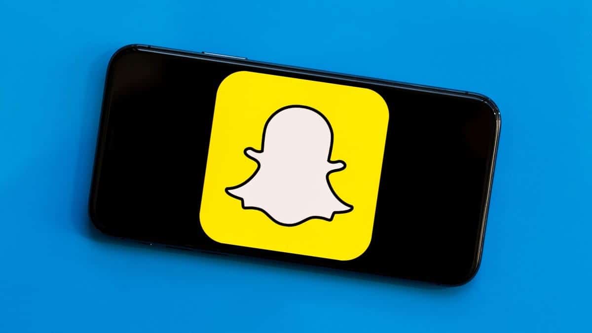 Image illustrant le logos de Snapchat sur un téléphone mobile. Image prise via Internet.