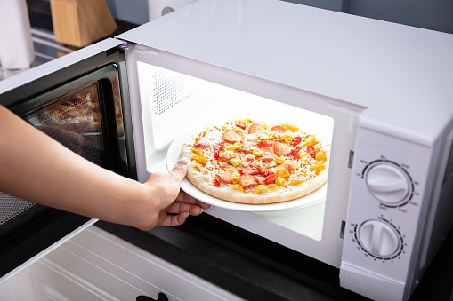 Cómo hacer en cinco minutos una pizza al microondas que no engorde