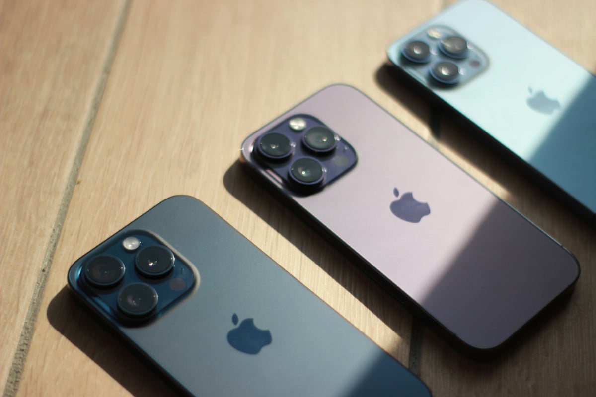 Illustration af flere iPhones