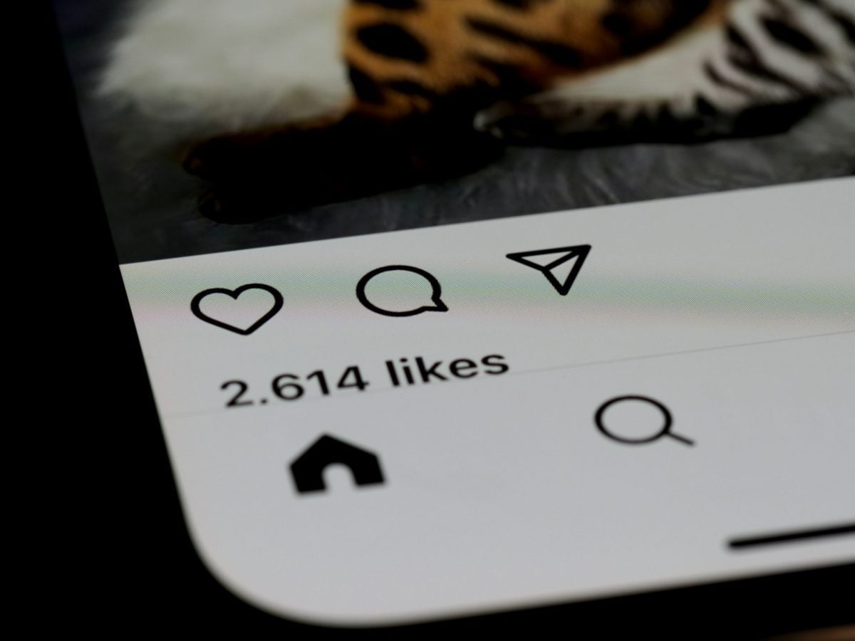 Esempio di post con like e commenti su Instagram