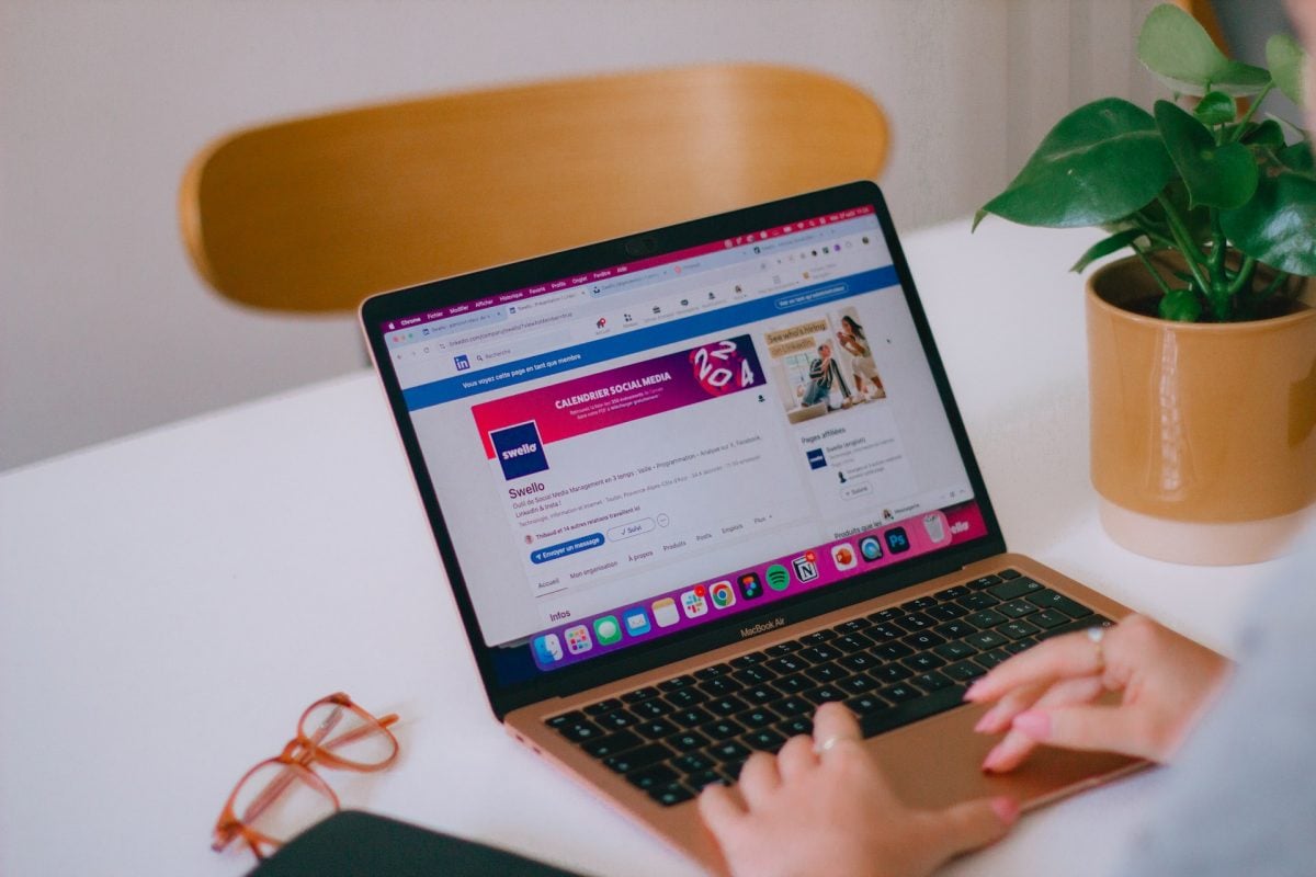 Exemple de profil LinkedIn avec une bannière professionnelle