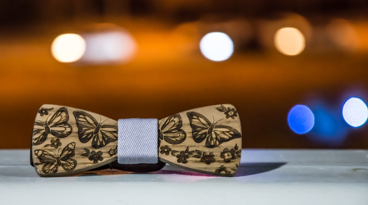The wooden bow tie