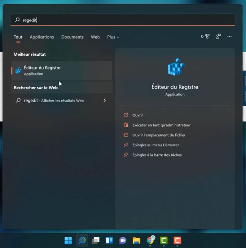 Запуск инструмента для редактирования реестра Windows из строки поиска.