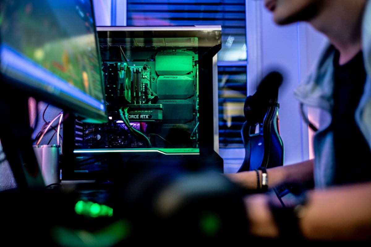 Imagen de un streamer en su PC