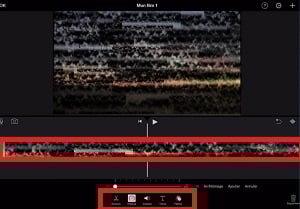 Captura de ecrã da linha de tempo do vídeo do iMovie e das opções apresentadas