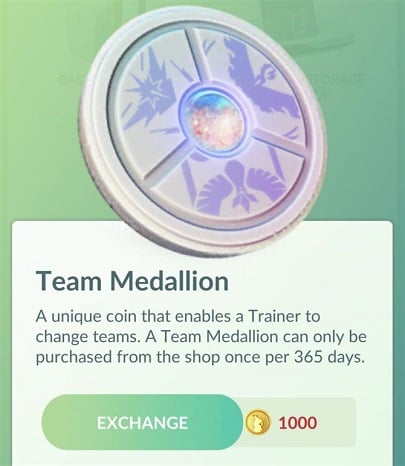 Pode comprar um Medalhão de Equipa na Loja Pokémon GO