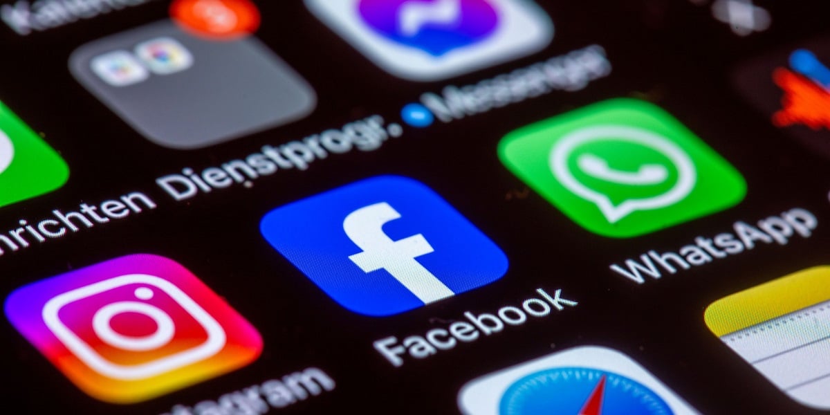 O Facebook, o Instagram, o WhatsApp e o Messenger são propriedade da Meta