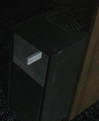 USB-носитель перед компьютером