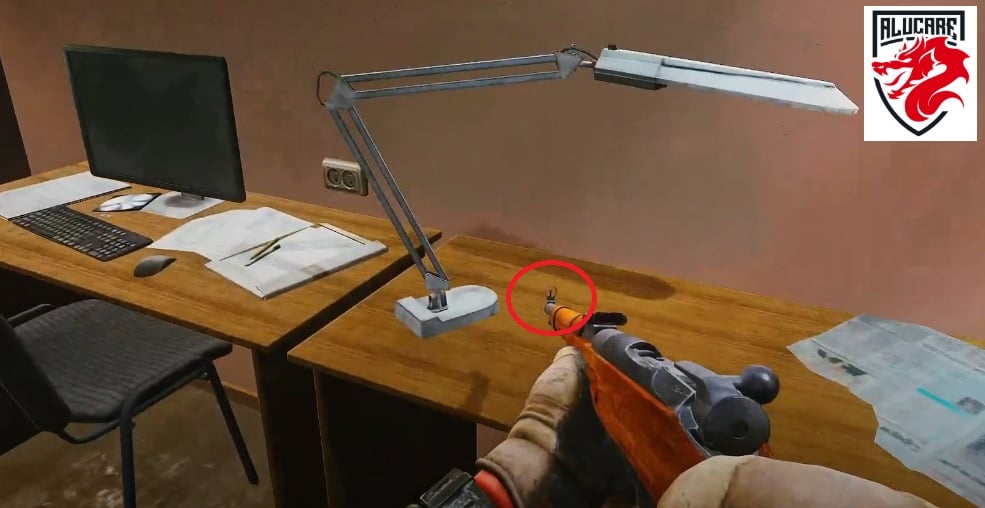 Sur le bureau à droite