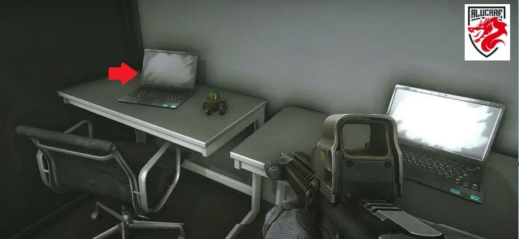 O frasco está atrás deste PC