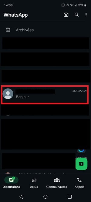 Premir demoradamente numa conversa do WhatsApp