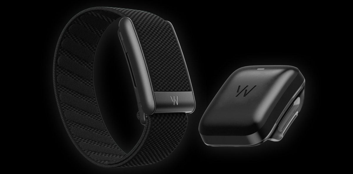 配备无线 PowerPack 的 Whoop 5.0 腕带。.