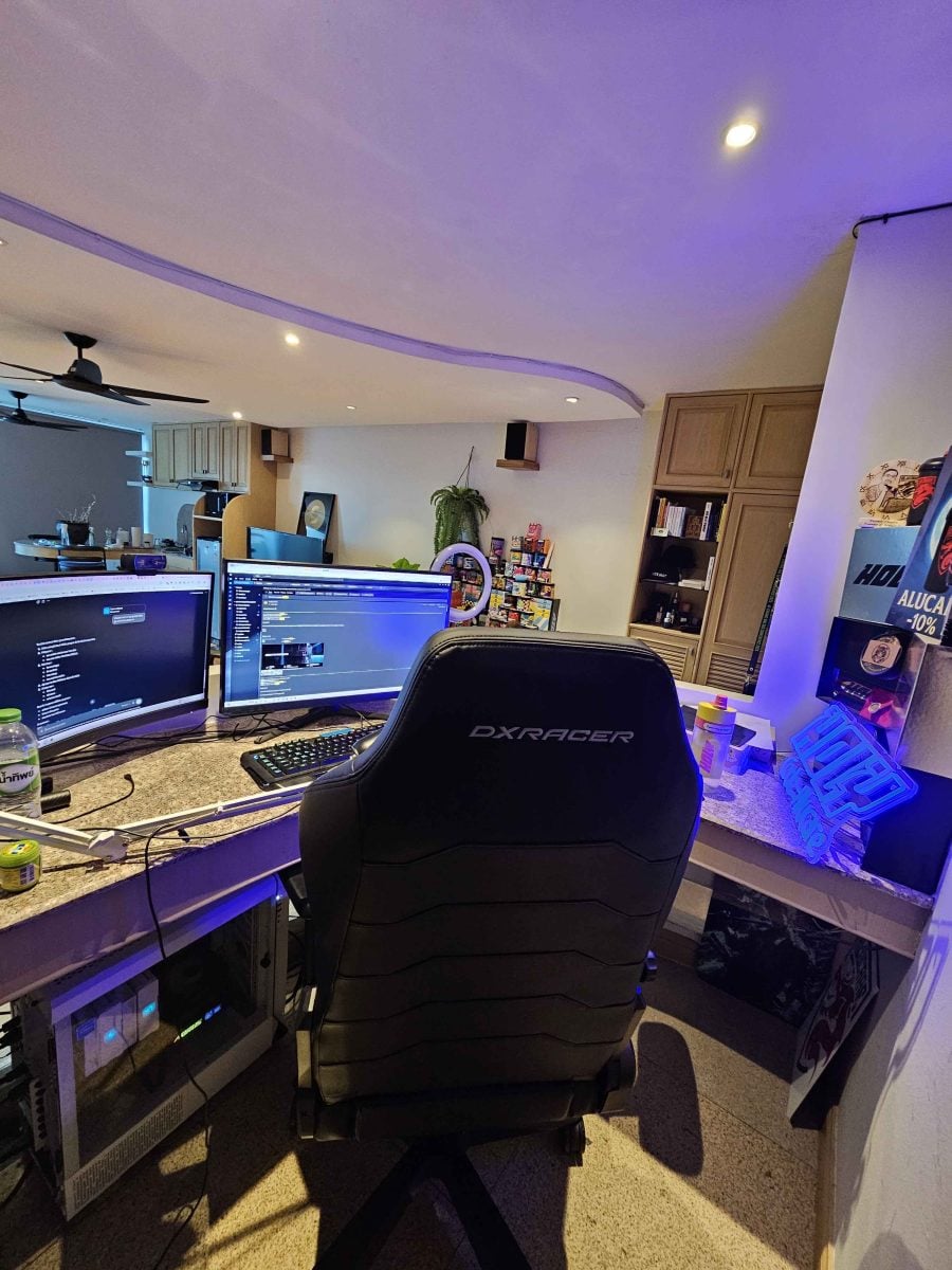 El DXRacer Master se integra perfectamente en el fondo 